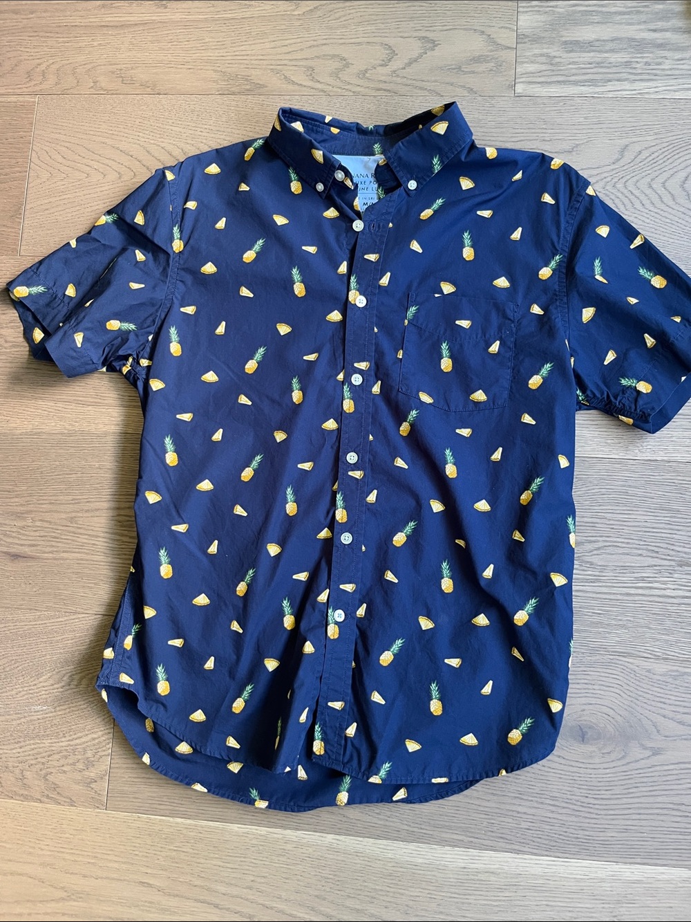 Banana Republic Short-Sleeve Pineapple Print Button-Down Shirt - 100% cotton